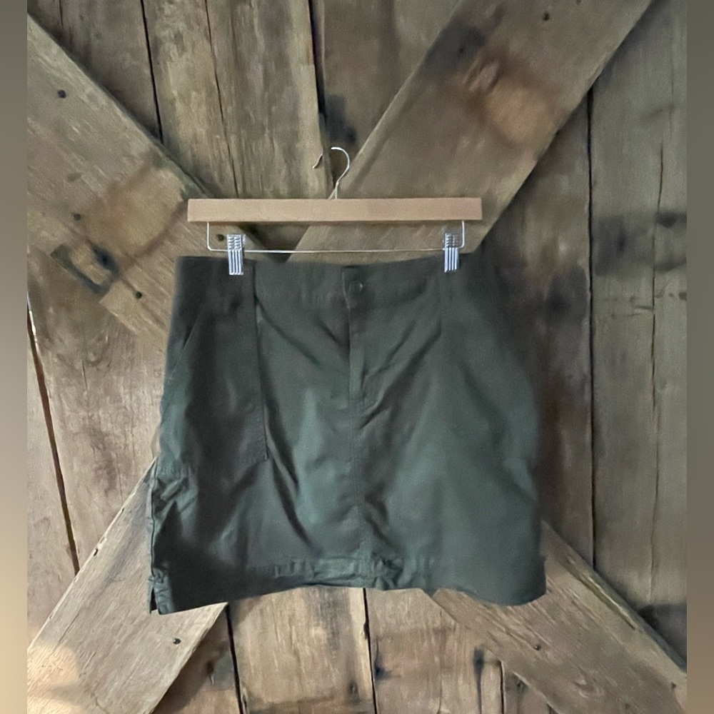 LEE ARMY GREEN SKIRT WITH FREE SHIRT/SCARF - Picture 4 of 8